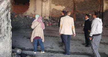 رئيس حى غرب شبرا الخيمة يتفقد مصنع الحصير المحترق بطريق 135