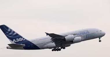 طائرة إيرباص A380 عملاقة تعمل بزيت الطبخ تكمل رحلة مدتها 3 ساعات