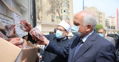 وزير الأوقاف ومحافظ الجيزة يشهدان توزيع 4 أطنان لحوم صكوك إطعام