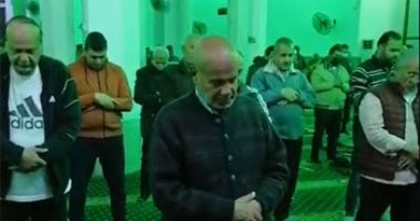 المئات يؤدون صلاة التراويح بمسجد "عبدالرحمن لطفي" أحد أقدم مساجد بورسعيد.. لايف