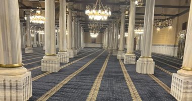 مسجد الحسين يتزين لاستقبال المصلين لصلاة التراويح الليلة بعد ترميمه.. صور