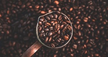 6 أفكار مختلفة لتقديم القهوة.. التمر والمكسرات مناسبة لرمضان