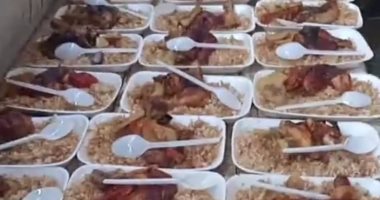 مئات الوجبات يوميا.. شباب كفر الشيخ يجهزون مائدة شهية طوال رمضان (فيديو)
