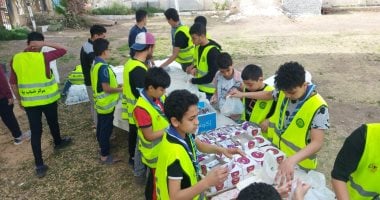 أطفال الكشافة يشاركون في إعداد وجبات رمضان المجانية بكفر الشيخ.. صور