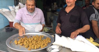 وصفة الطعمية السحرية فى رمضان.. حكاية الشرقاوى عمدة الأكلة الحرشة فى البحيرة
