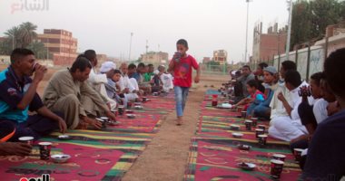 عادات وتقاليد رمضانية.. إفطار جماعي لأبناء النوبة في قرية أبو سمبل