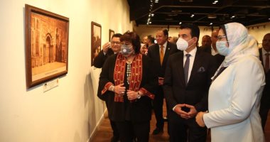 وزيرة الثقافة تفتتح معرض مساجد القاهرة التاريخية وتكرم أبطال أكتوبر ونجوم الفن