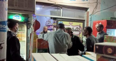 مدينة البياضية بالأقصر تغلق مقهى يقدم الشيشة وتنفذ 20 حالة إزالة إدارية.. صور