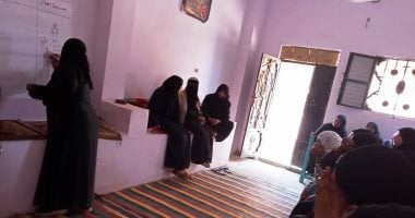 "القومى للمرأة" يواصل تنفيذ مشروع تنمية الأسرة بأسوان فى قرى "حياة كريمة"