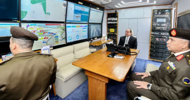 الرئيس السيسى يتفقد مركز عمليات التحكم والمتابعة للشبكة الوطنية للطوارئ والسلامة 