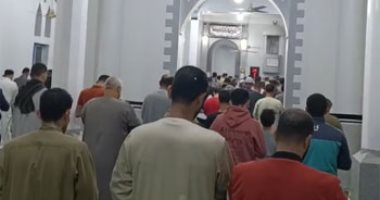 أجواء روحانية من ليالى الشهر الكريم.. صلاة التراويح من محافظة المنوفية.. فيديو