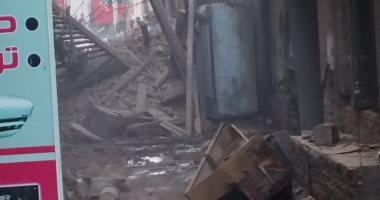 انهيار أجزاء من منزل بمدينة إسنا بعد حريق داخل مخازن سلسلة تجارية