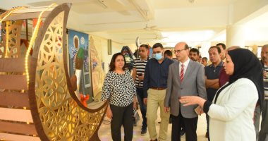 نائب رئيس جامعة أسيوط يفتتح معرضاً فنياً من التراث لطلاب كلية الفنون الجميلة