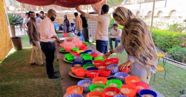 صلاة وموائد رحمن وتوزيع وجبات.. روحانيات شهر رمضان حول العالم