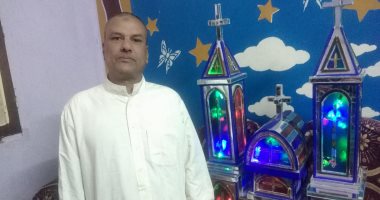 مصر الحلوة.. "كهربائى" يصنع مجسم كنيسة زجاج لإهدائها للأقباط فى عيد القيامة