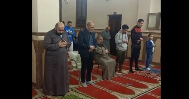 أجواء روحانية بصلاة التراويح من أحد أكبر مساجد الشرقية.. فيديو