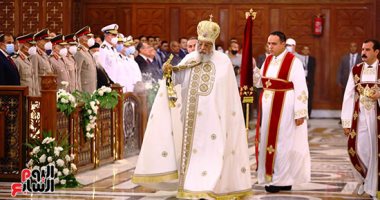 البابا تواضروس يترأس قداس عيد القيامة المجيد بالكاتدرائية المرقسية.. صور