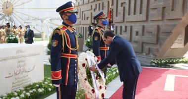 الرئيس السيسي يضع أكاليل الزهور على النصب التذكارى لشهداء القوات المسلحة