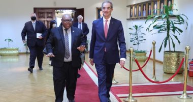 وزير الاتصالات يستقبل سفير بوروندى بمصر لبحث التعاون المشترك