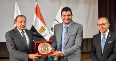 مجلس جامعة بنى سويف يكرم الدكتور وليد الروبى الفائز بجائزة الدولة التشجيعية   