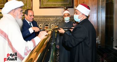 الرئيس السيسي يتفقد أعمال التطوير والتجديد الشامل لمسجد سيدنا الحسين 