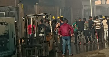 تفحم جثة شخص إثر حريق داخل مصنع أنتريهات فى التجمع الخامس.. صور
