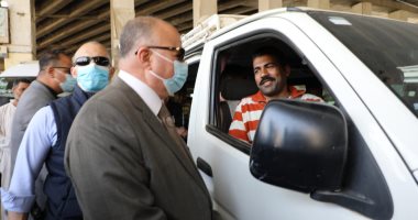 محافظ القاهرة يتفقد موقف المرج ويحذر السائقين: غرامة ألف جنيه لرفع الأجرة