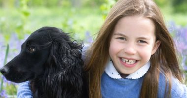 قصة الكلب في صورة عيد ميلاد الأميرة شارلوت الرسمية.. هدية من خالها