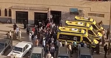 4 سيارات إسعاف تنقل جثامين معلم وزوجته ووالدته وابنته لدفنهم بكفر الشيخ