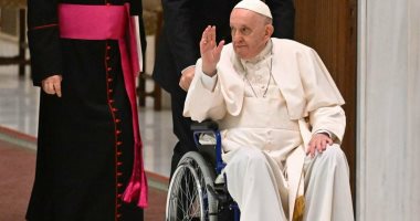 الفاتيكان: البابا فرانسيس لا يزال يعانى من التهاب الرئة وصعوبة فى التنفس
