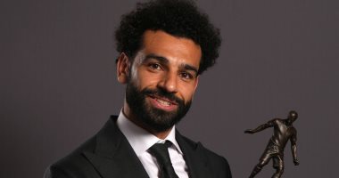  محمد صلاح يتسلم جائزة لاعب العام فى إنجلترا