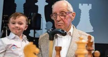 وفاة المعمر يورى أفرباخ أكبر أستاذ فى الشطرنج على مستوى العالم