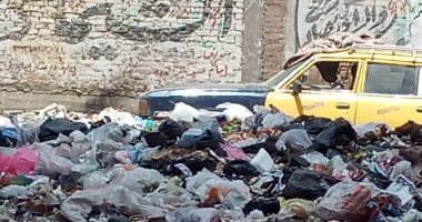 أهالى شارع عبد المنعم شريف بالمحلة يشكون تراكم القمامة.. رئيس المدينة يستجيب