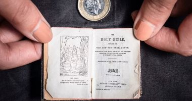 اكتشاف نسخة من الكتاب المقدس بحجم عملة معدنية فى مكتبة ليدز البريطانية