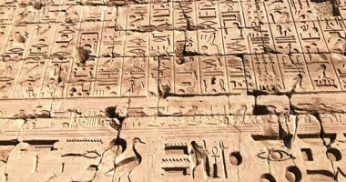 السر فى التفاصيل.. النقوش الفرعونية على جدران معابد الأقصر تبهر السياح