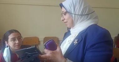 مناقشة بين طالبة ورئيسة قطاع التعليم حول تفسير "رأيت" بامتحان العربى.. فيديو
