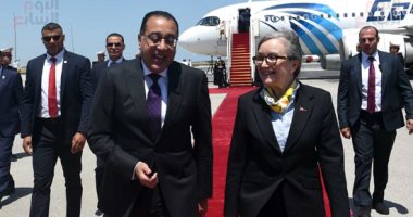 شاهد لحظة استقبال رئيسة وزراء تونس للدكتور مصطفى مدبولى فى المطار