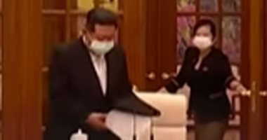 زعيم كوريا الشمالية يرتدى كمامة لأول مرة ويتعهد بالتغلب على كورونا.. فيديو