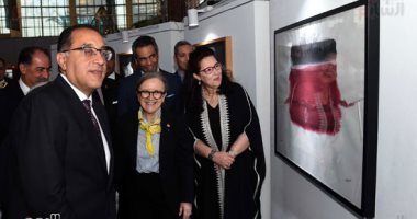 رئيس الوزراء يتفقد معرض فنون الخط العربى بتونس.. فيديو وصور