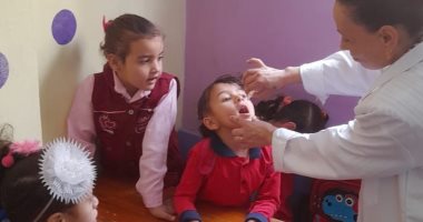 الانتهاء من تطعيم 583 ألف طفل ضد مرض شلل الأطفال فى قنا.. صور