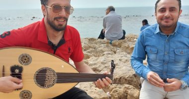 مبادرة لإسعاد المصطافين.. غناء وعود آخر روقان على شواطئ الإسكندرية "بث مباشر"