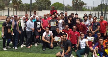 آداب القاهرة تنظم يوما رياضيا لطلاب الكلية وتكريم الفريق الخماسى الفائز 
