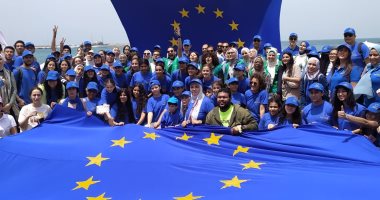 وزارة البيئة تشارك الاتحاد الأوروبى حملة تنظيف شاطئ السرايا بالإسكندرية 