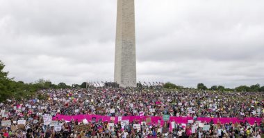 عشرات الآلاف يشاركون فى مسيرة تطالب بالحفاظ على "الإجهاض" فى الولايات المتحدة