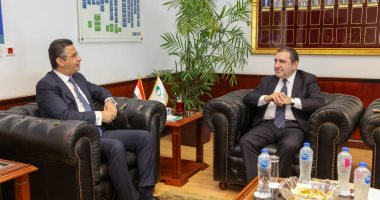 رئيس البريد يستقبل سفير أذربيجان لبحث التعاون وتبادل الخبرات 