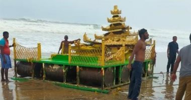 اضطرابات من ذهب.. إعصار في الهند يلقى بعربة ذهبية على شاطئ سونابالي