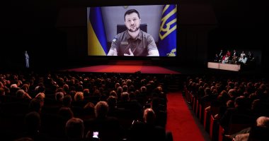الرئيس الأوكراني يلقى خطابا فى افتتاح مهرجان كان الـ75.. صور