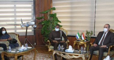  وزير الطيران يبحث مع سفير سيراليون بالقاهرة سبل تعزيز  التعاون