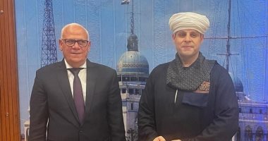 محافظ بورسعيد يستقبل المنشد الديني محمود التهامي