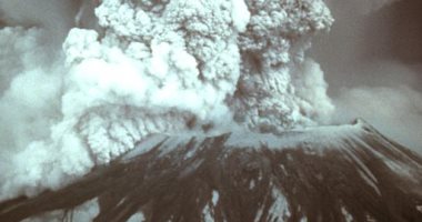 ثوران جبل سانت هيلينز المتسب فى مقتل العشرات وتدمير 210 أميال .. ماذا حدث